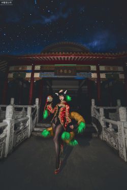 《等不及在车里就来开始了》