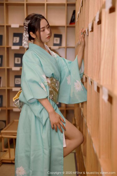蔷花红莲